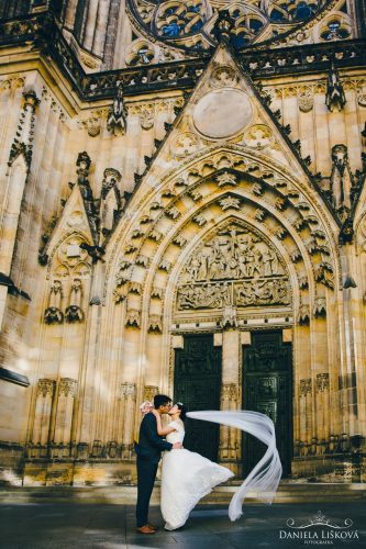 pre-wedding_photo_Prague-castle